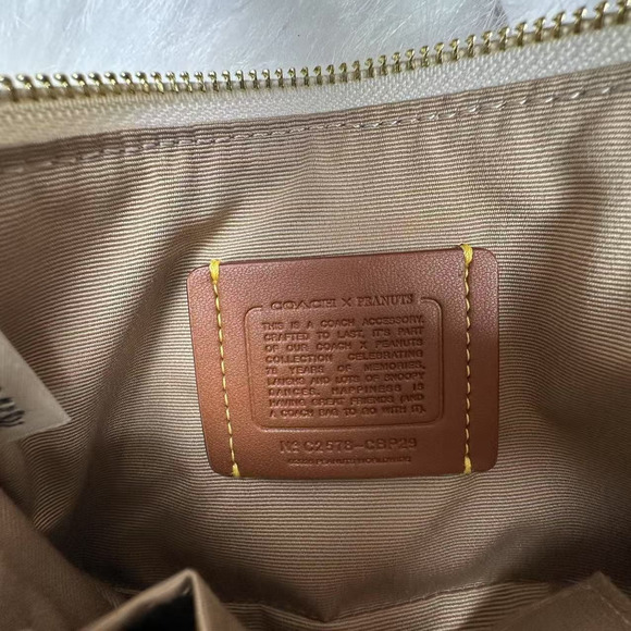 Coach X Peanuts Corner Zip Wristlet In Leather/Gold/Chalk Multi CBP29 NWT - Picture 5 of 6